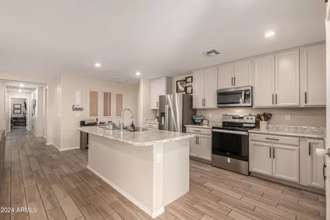 Kitchen - 5617 S 30th Gln, Phoenix, AZ 85041 photo 4 of 4