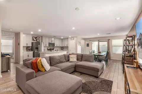 Living - 5617 S 30th Gln, Phoenix, AZ 85041 photo 3 of 4