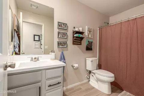 Bath - 5617 S 30th Gln, Phoenix, AZ 85041 photo 4 of 4