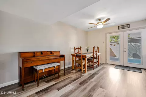 Dining - 1629 E Dunbar Dr, Tempe, AZ 85282 photo 1 of 3