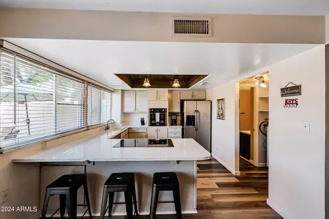 Kitchen - 1629 E Dunbar Dr, Tempe, AZ 85282 photo 2 of 4
