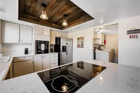 Kitchen - 1629 E Dunbar Dr, Tempe, AZ 85282 photo 3 of 4