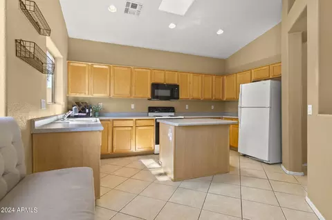 Kitchen - 3243 E Maldonado Dr, Phoenix, AZ 85042 photo 1 of 7
