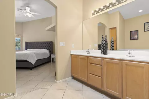 Bath - 3243 E Maldonado Dr, Phoenix, AZ 85042 photo 1 of 5