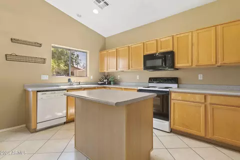 Kitchen - 3243 E Maldonado Dr, Phoenix, AZ 85042 photo 7 of 7