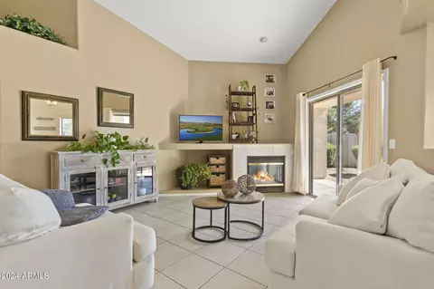Living - 3243 E Maldonado Dr, Phoenix, AZ 85042 photo 1 of 6