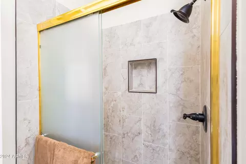 Bath - 2747 E Mountain Sky Ave, Phoenix, AZ 85048 photo 4 of 6