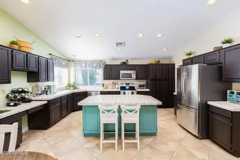 Kitchen - 2747 E Mountain Sky Ave, Phoenix, AZ 85048 photo 4 of 5