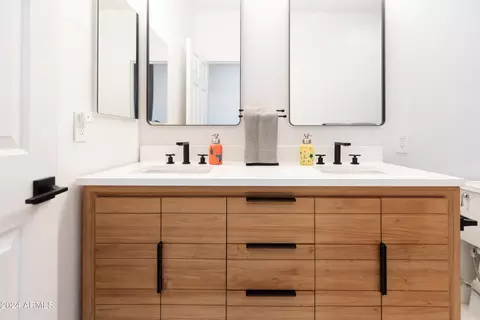 Bath - 3120 E Agritopia Loop N, Gilbert, AZ 85296 photo 9 of 10