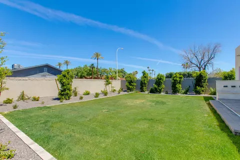 Exterior - 4346 E Cheery Lynn Rd, Phoenix, AZ 85018 photo 8 of 9