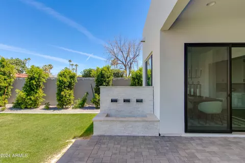 Exterior - 4346 E Cheery Lynn Rd, Phoenix, AZ 85018 photo 6 of 9