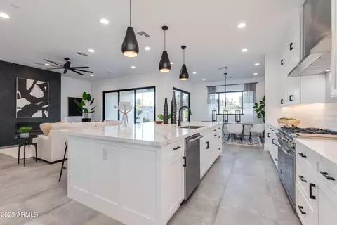 Kitchen - 4346 E Cheery Lynn Rd, Phoenix, AZ 85018 photo 1 of 2