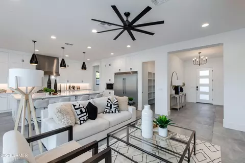 Living - 4346 E Cheery Lynn Rd, Phoenix, AZ 85018 photo 2 of 2