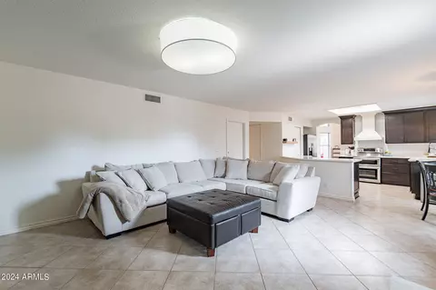 Living - 818 W Devon Dr, Gilbert, AZ 85233 photo 6 of 6