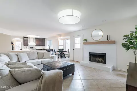 Living - 818 W Devon Dr, Gilbert, AZ 85233 photo 3 of 6