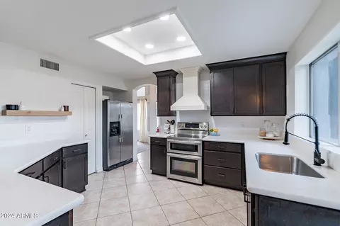 Kitchen - 818 W Devon Dr, Gilbert, AZ 85233 photo 3 of 4