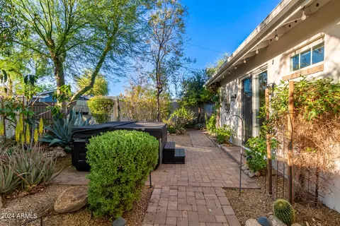 Exterior - 4018 E Devonshire Ave, Phoenix, AZ 85018 photo 10 of 17