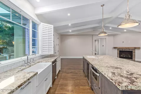 Kitchen - 4018 E Devonshire Ave, Phoenix, AZ 85018 photo 4 of 5