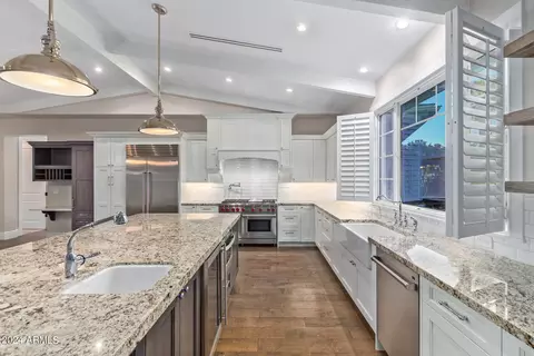 Kitchen - 4018 E Devonshire Ave, Phoenix, AZ 85018 photo 3 of 5