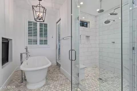 Bath - 4018 E Devonshire Ave, Phoenix, AZ 85018 photo 4 of 6