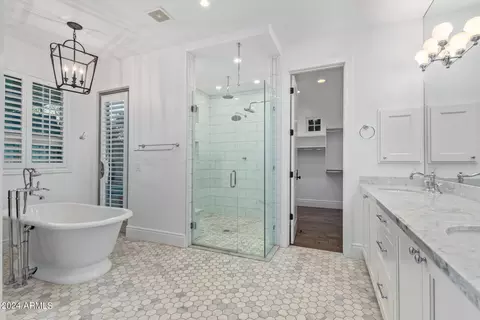 Bath - 4018 E Devonshire Ave, Phoenix, AZ 85018 photo 2 of 6
