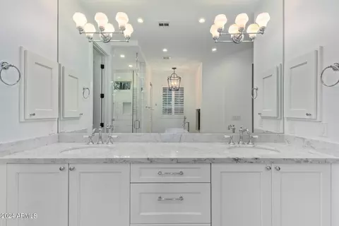 Bath - 4018 E Devonshire Ave, Phoenix, AZ 85018 photo 1 of 6
