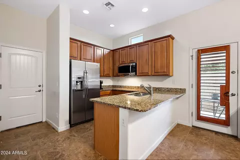 Kitchen - 725 E Charlevoix Ave, Gilbert, AZ 85297 photo 6 of 6