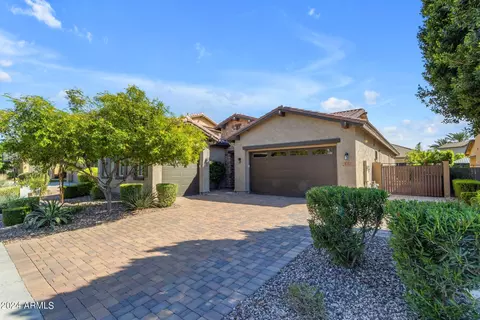 833 E Horseshoe Pl, Chandler, AZ 85249