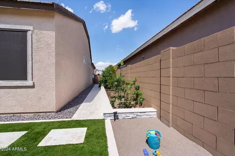 Exterior - 2325 E Kelly Dr, Gilbert, AZ 85298 photo 14 of 20