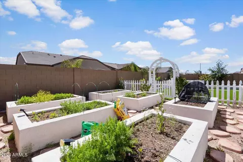 Exterior - 2325 E Kelly Dr, Gilbert, AZ 85298 photo 7 of 20