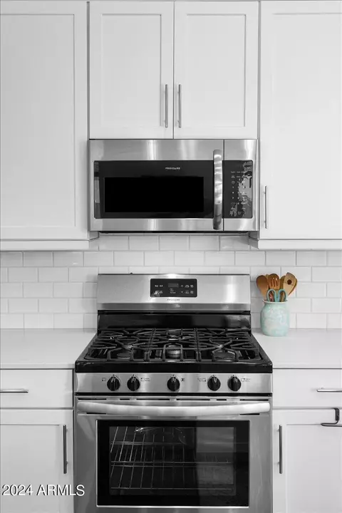 Kitchen - 2325 E Kelly Dr, Gilbert, AZ 85298 photo 6 of 7