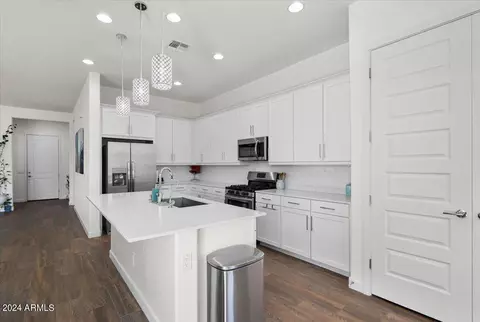 Kitchen - 2325 E Kelly Dr, Gilbert, AZ 85298 photo 3 of 7