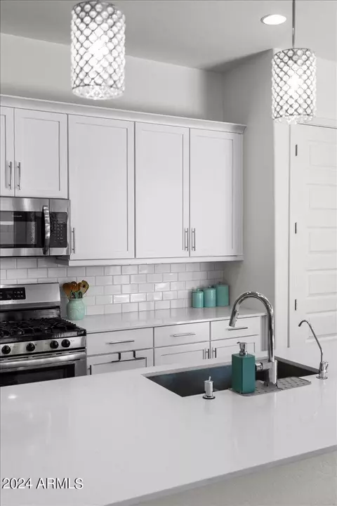 Kitchen - 2325 E Kelly Dr, Gilbert, AZ 85298 photo 5 of 7