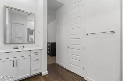 Bath - 2325 E Kelly Dr, Gilbert, AZ 85298 photo 2 of 4