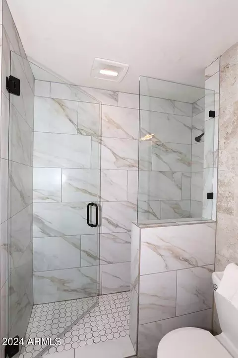 Bath - 7541 N 35th Dr, Phoenix, AZ 85051 photo 3 of 5