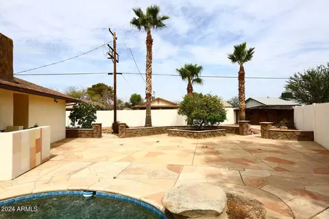 Exterior - 7541 N 35th Dr, Phoenix, AZ 85051 photo 8 of 16