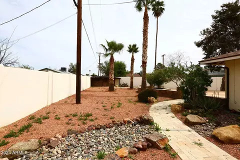 Exterior - 7541 N 35th Dr, Phoenix, AZ 85051 photo 11 of 16