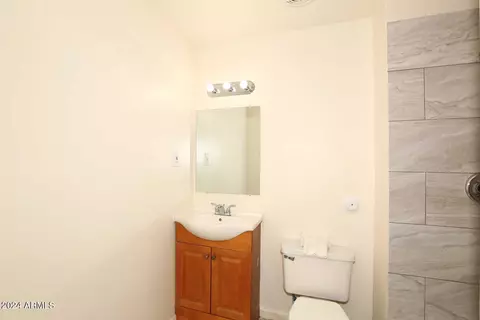 Bath - 7541 N 35th Dr, Phoenix, AZ 85051 photo 5 of 5