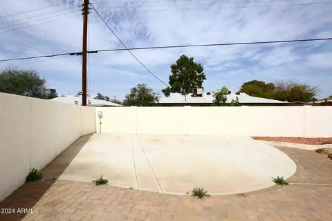 Exterior - 7541 N 35th Dr, Phoenix, AZ 85051 photo 15 of 16