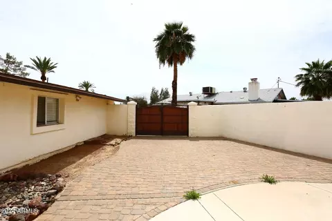 Exterior - 7541 N 35th Dr, Phoenix, AZ 85051 photo 14 of 16