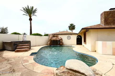 Exterior - 7541 N 35th Dr, Phoenix, AZ 85051 photo 5 of 16