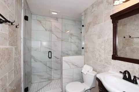 Bath - 7541 N 35th Dr, Phoenix, AZ 85051 photo 1 of 5