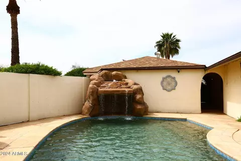 Exterior - 7541 N 35th Dr, Phoenix, AZ 85051 photo 6 of 16