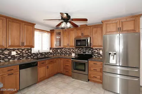 Kitchen - 7541 N 35th Dr, Phoenix, AZ 85051 photo 4 of 5