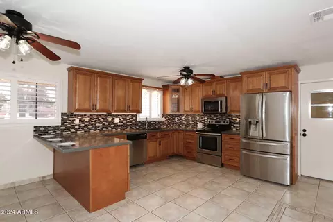 Kitchen - 7541 N 35th Dr, Phoenix, AZ 85051 photo 2 of 5
