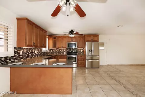Kitchen - 7541 N 35th Dr, Phoenix, AZ 85051 photo 5 of 5