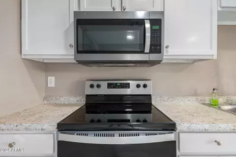 Kitchen - 1501 W Vineyard Rd, Phoenix, AZ 85041 photo 4 of 4