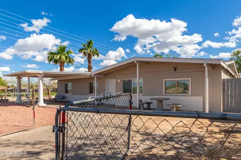 Exterior - 1501 W Vineyard Rd, Phoenix, AZ 85041 photo 4 of 21