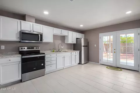 Kitchen - 1501 W Vineyard Rd, Phoenix, AZ 85041 photo 1 of 4