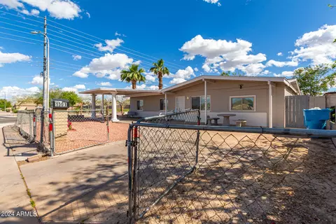 Exterior - 1501 W Vineyard Rd, Phoenix, AZ 85041 photo 3 of 21